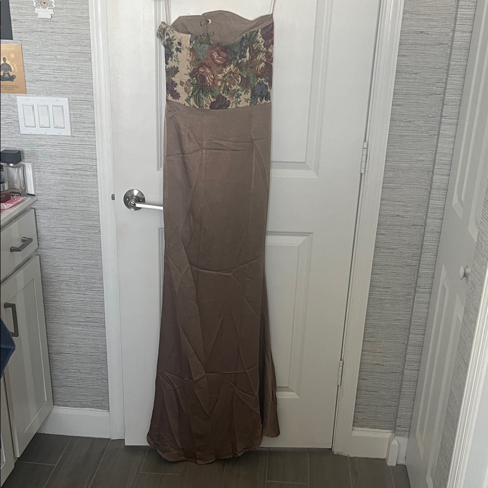 Fashion Nova Floral Lace-Up Corset with Champagne Satin Skirt - Picture 4 of 4